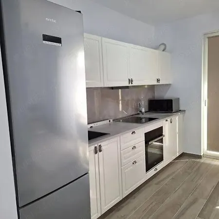 Studio Minimalist Apartment
